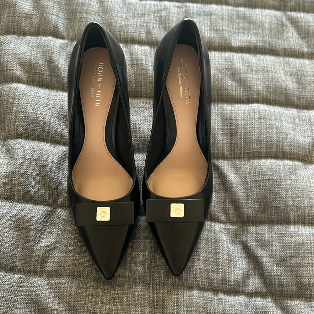 Women’s black high heels size 7 1/2